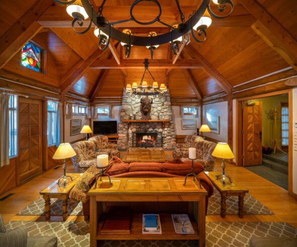 Lake Louise Hotel